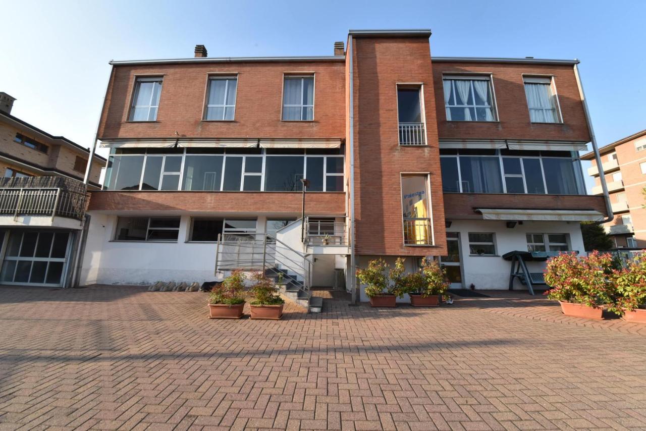 Modern Apartment Halfway Between Milan And Como Cogliate Экстерьер фото