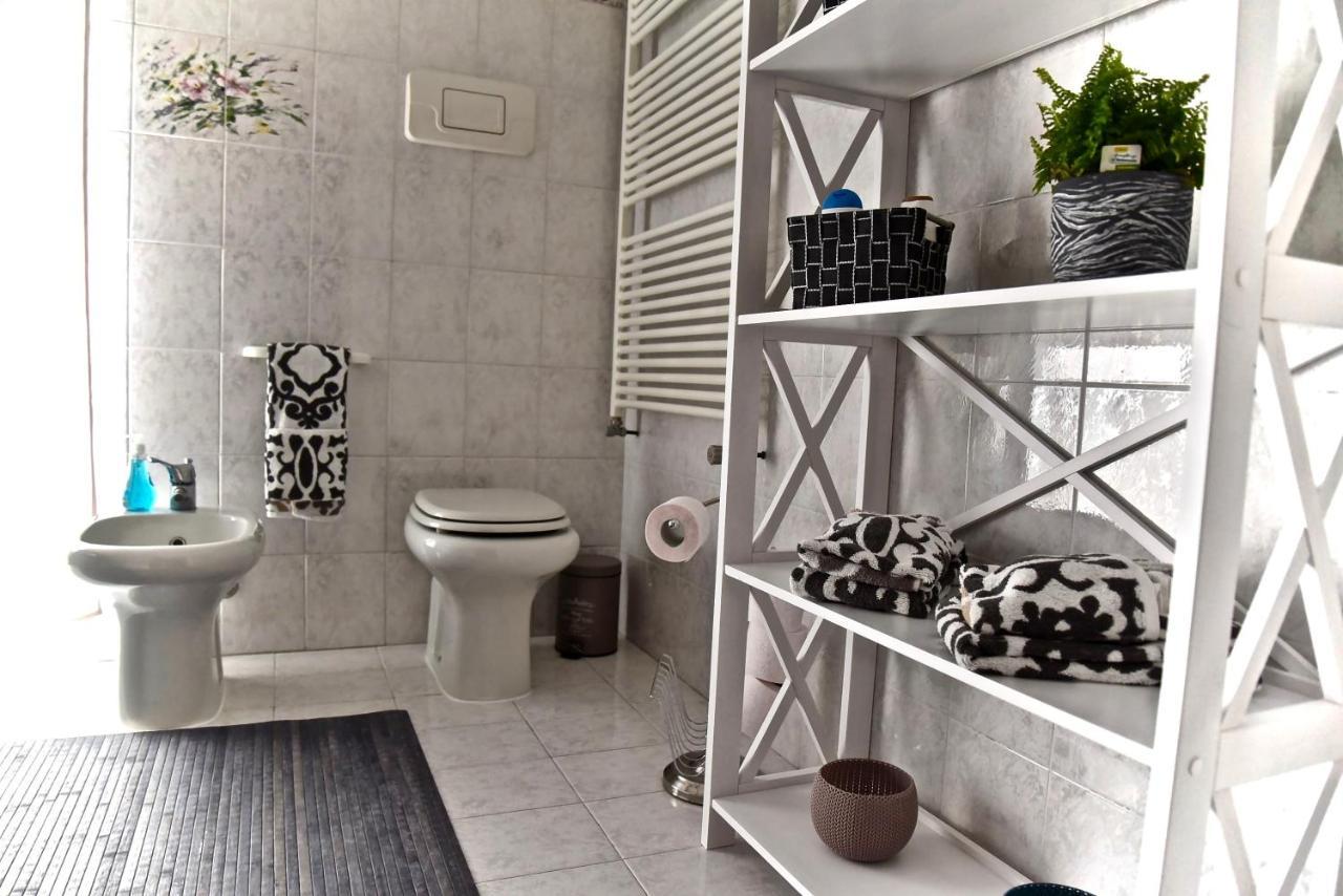 Modern Apartment Halfway Between Milan And Como Cogliate Экстерьер фото