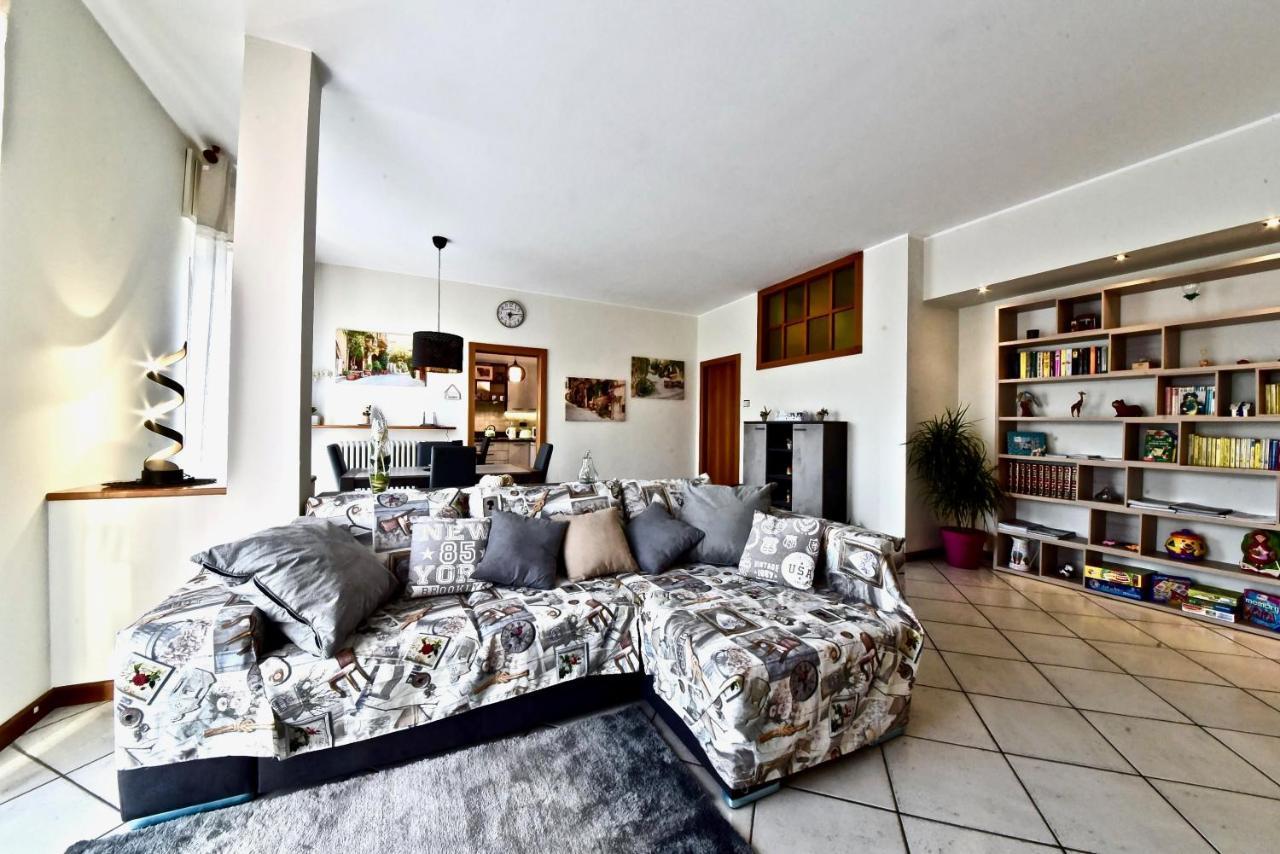 Modern Apartment Halfway Between Milan And Como Cogliate Экстерьер фото