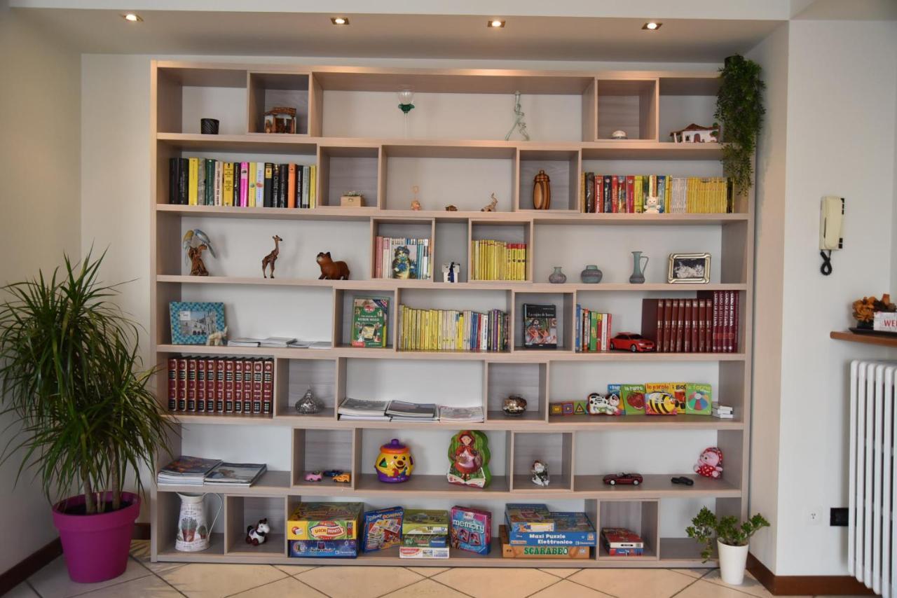 Modern Apartment Halfway Between Milan And Como Cogliate Экстерьер фото